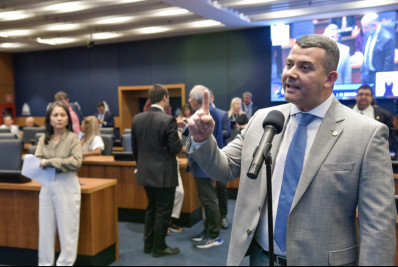 Presidente da Comissão de Educação da Alerj defende presença de policiais em escolas