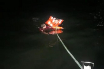 Vítima de afogamento é resgatada do mar em Mangaratiba