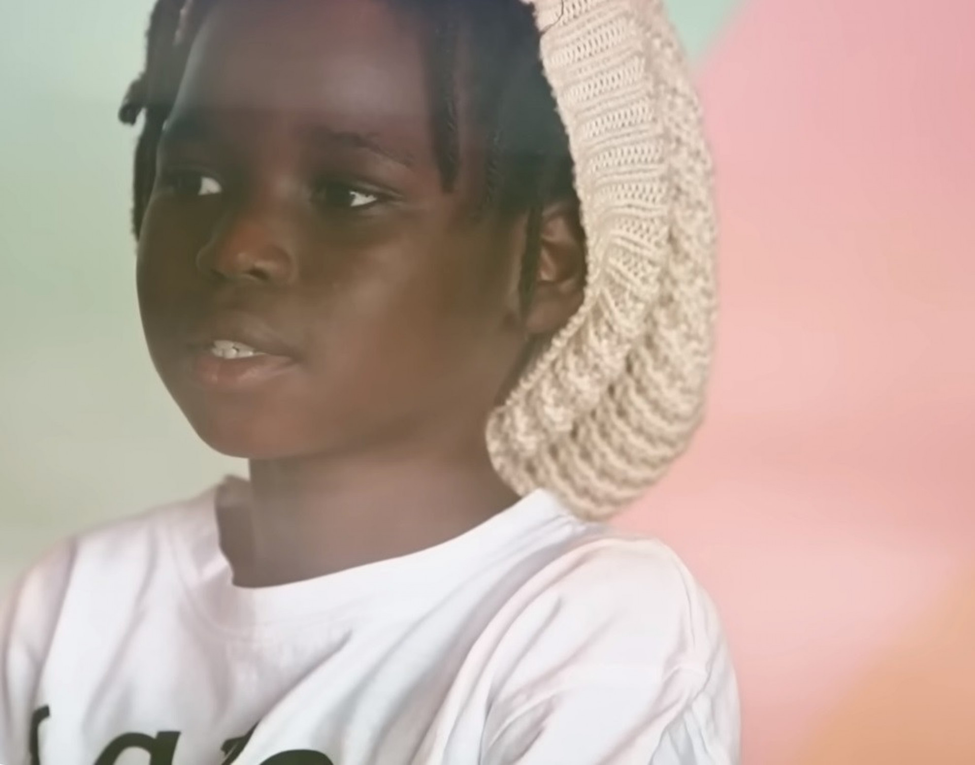 Bless diz para a mãe, Giovanna Ewbank, que gostaria de voltar ao Malawi - Reprodução de vídeo