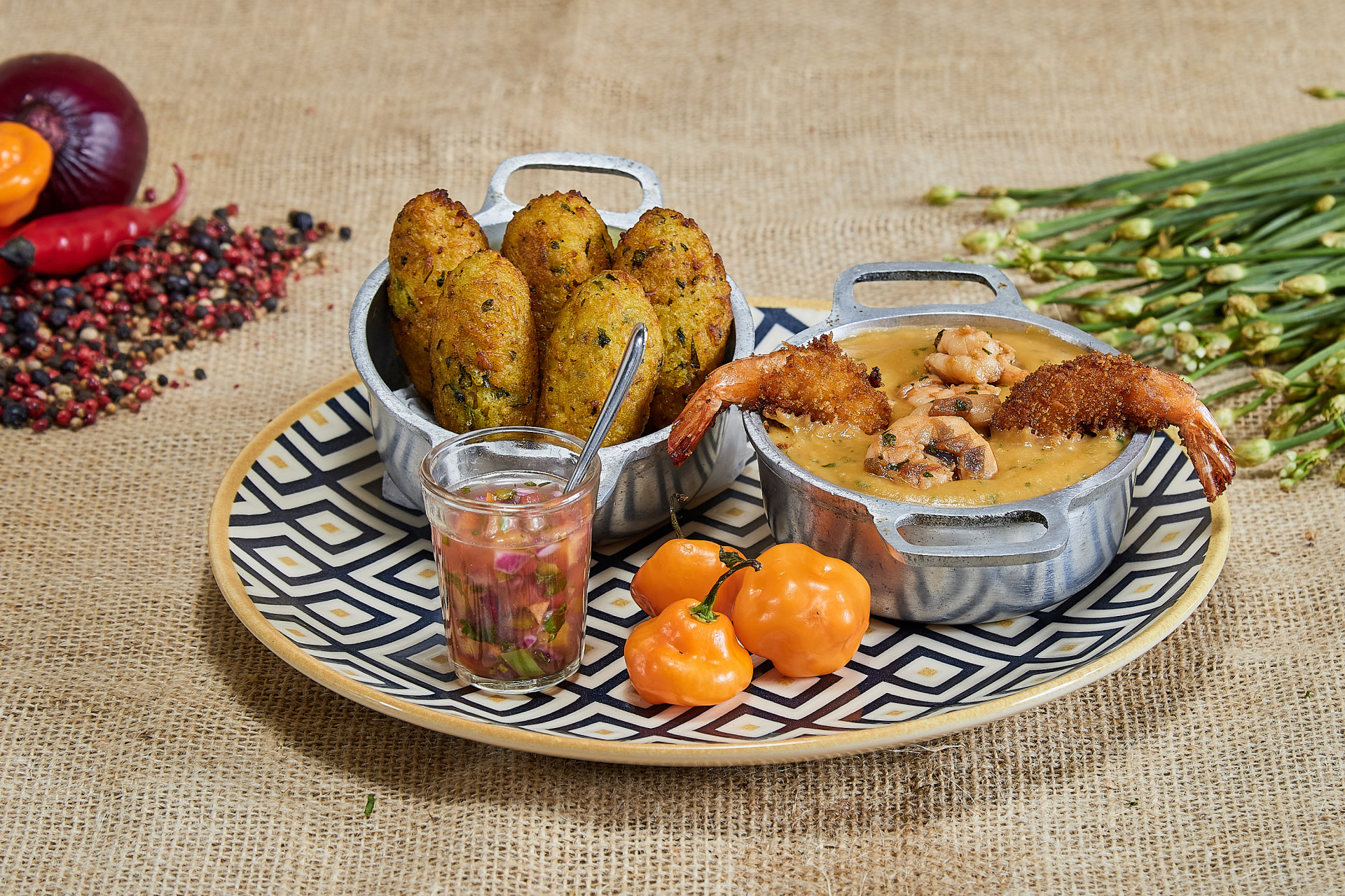 Granel: Camar&atilde;o da Van, Bolinhos de Arroz da R&ecirc; e Vinagrete da Val  - Fernando Salles / UNISUAM