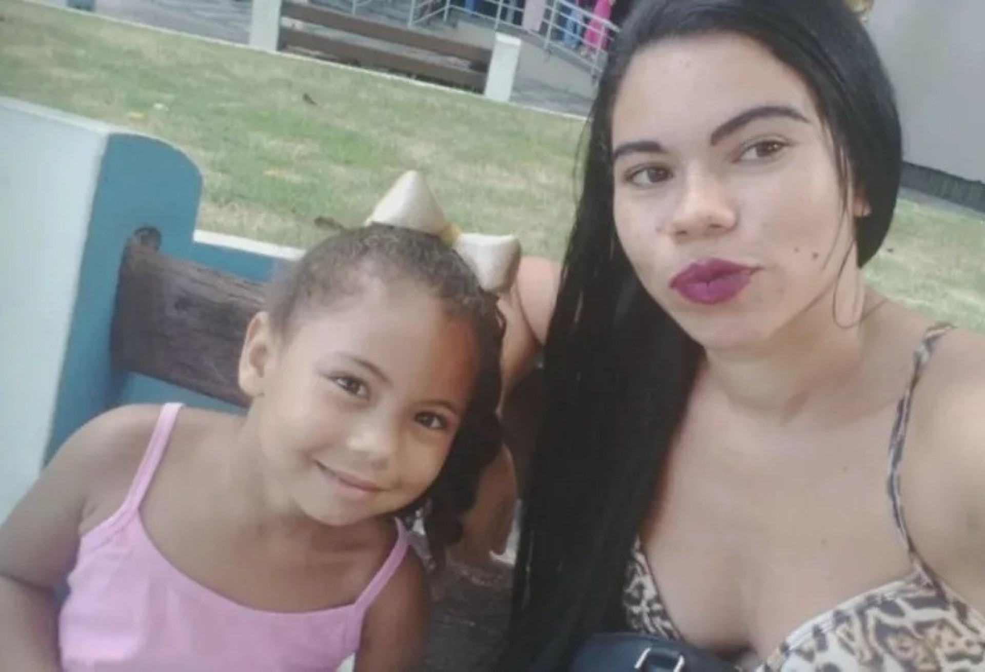 Heloíse Victória da Silva Ribeiro, de 4 anos, e Larissa Silvestre da Silva, 26, tiveram 90% do corpo queimado - Reprodução/TV Globo