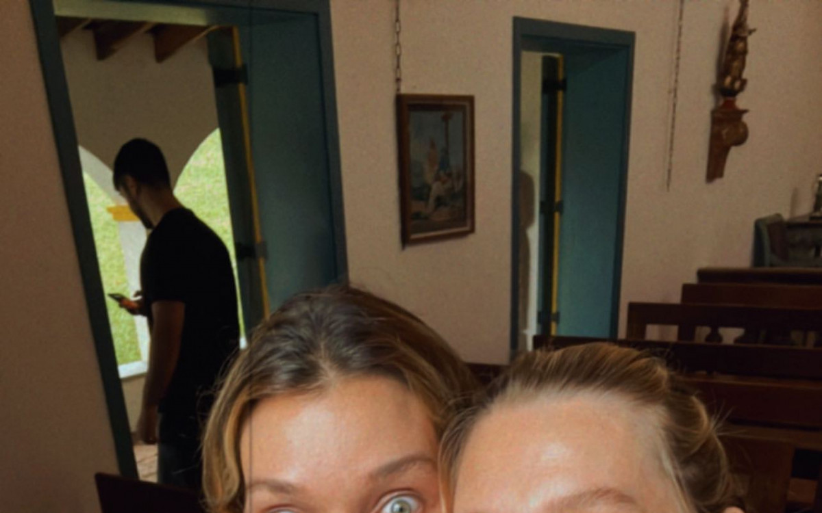 Gabriela Pugliesi posou com Fiorela Mattheis após casamento surpresa com Túlio Dek