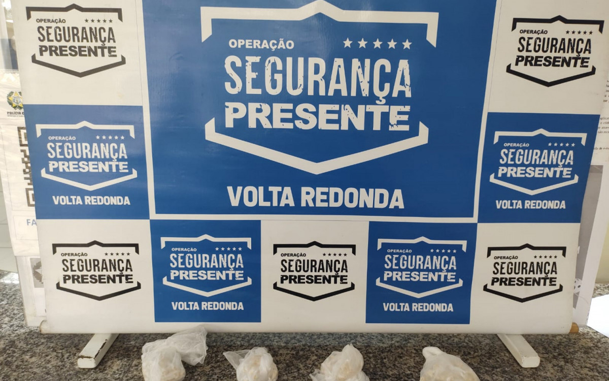 Foram encontradas 120 pedras de crack no local