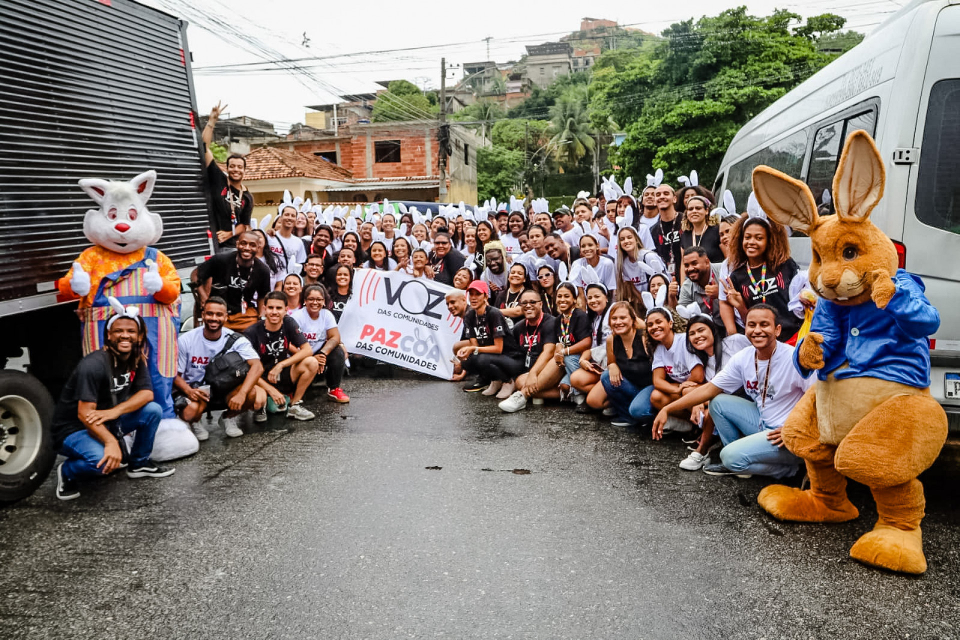 Distribuição de ovos de páscoa em comunidade aconteceu neste sábado - Reprodução