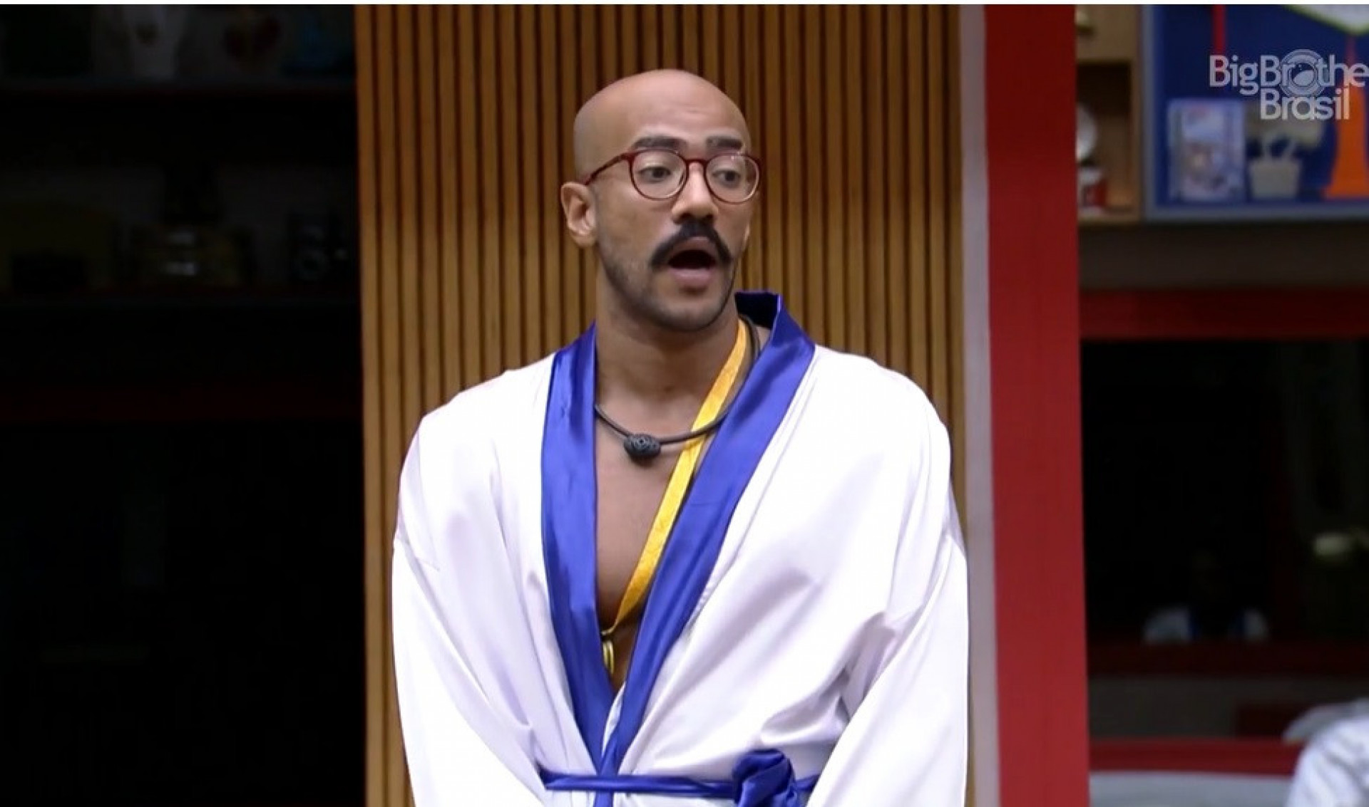 Ricardo conversa com brothers na sala do 'BBB 23' - Reprodução da TV Globo