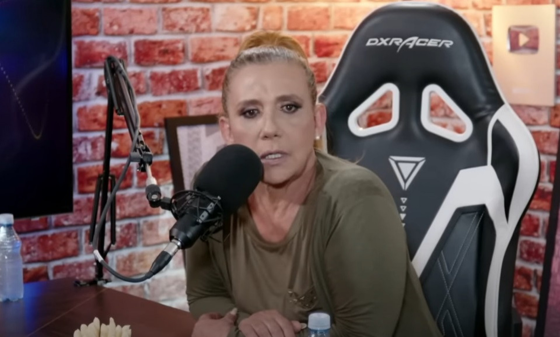 Rita Cadillac fala sobre filmes pornô que protagonizou - Reprodução de vídeo