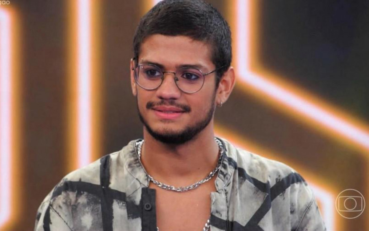 Gabriel Santana Flagrado aos Beijos em noite carioca - Foto reprodução Internet