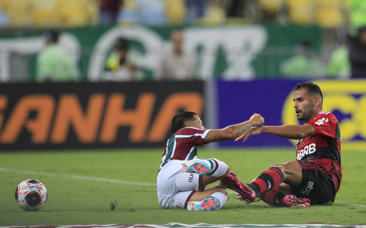 Fluminense conquistou o t&iacute;tulo do Carioca ao golear o Flamengo