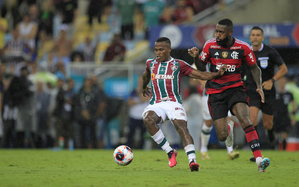 Fluminense conquistou o t&iacute;tulo do Carioca ao golear o Flamengo