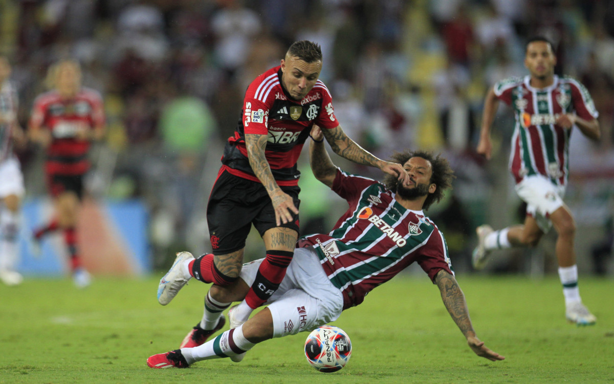 Fluminense conquistou o t&iacute;tulo do Carioca ao golear o Flamengo