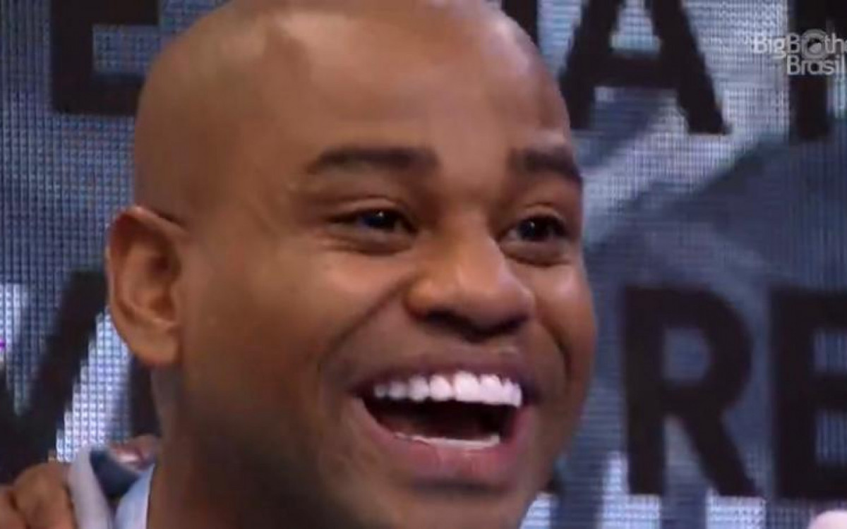 Rocco rouba a cena durante o Almo&Atilde;&sect;o do Anjo