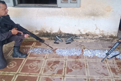 Dupla é presa em flagrante com drogas em Nova Iguaçu