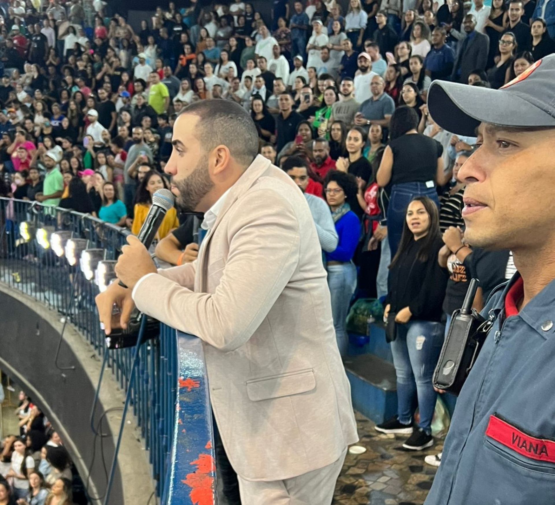 Vigília com pastor Leonardo Sale que parou a noite em São Paulo - Fotos: Alexandre Picchetto