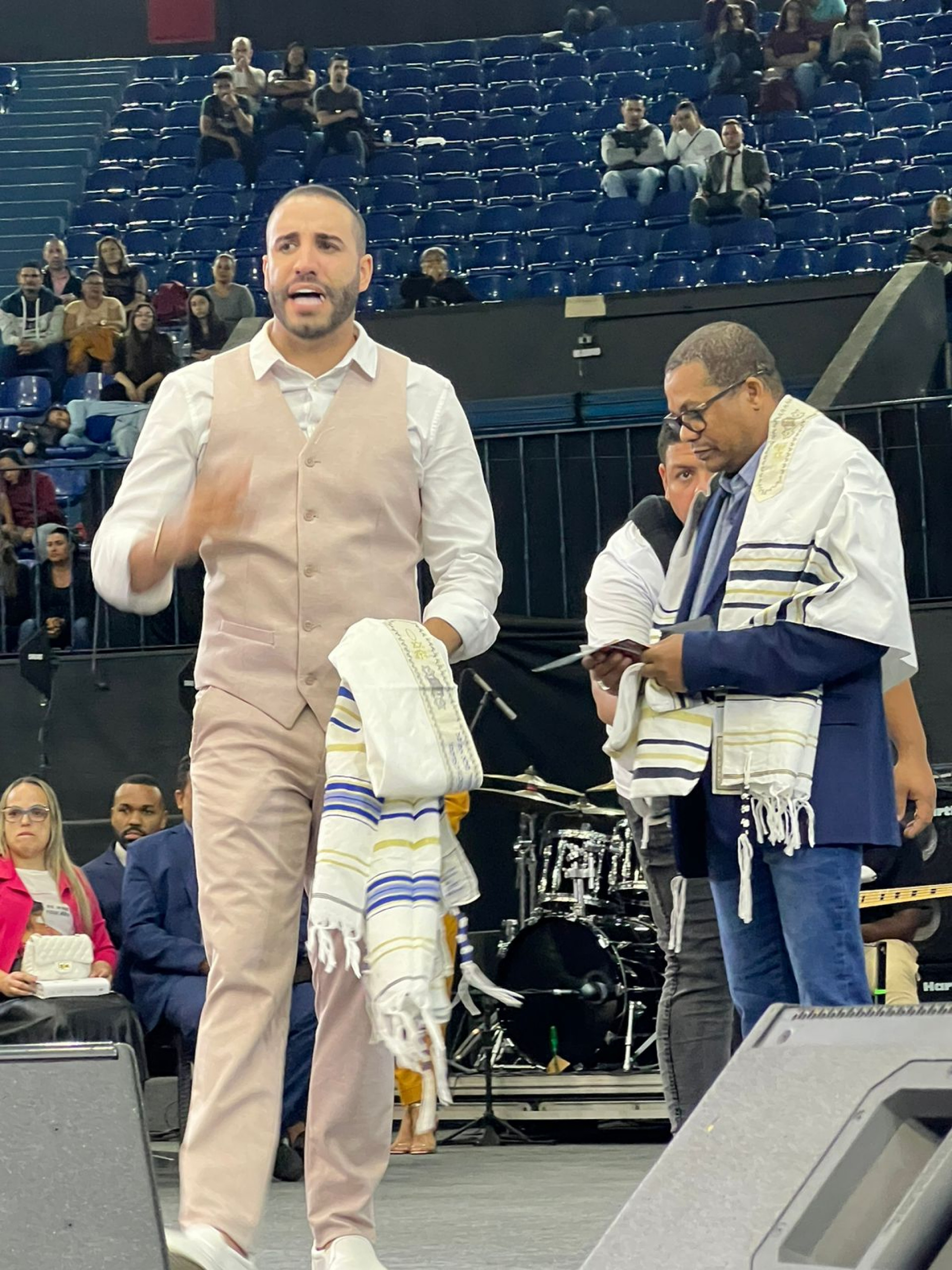 Vigília com pastor Leonardo Sale que parou a noite em São Paulo - Fotos: Alexandre Picchetto