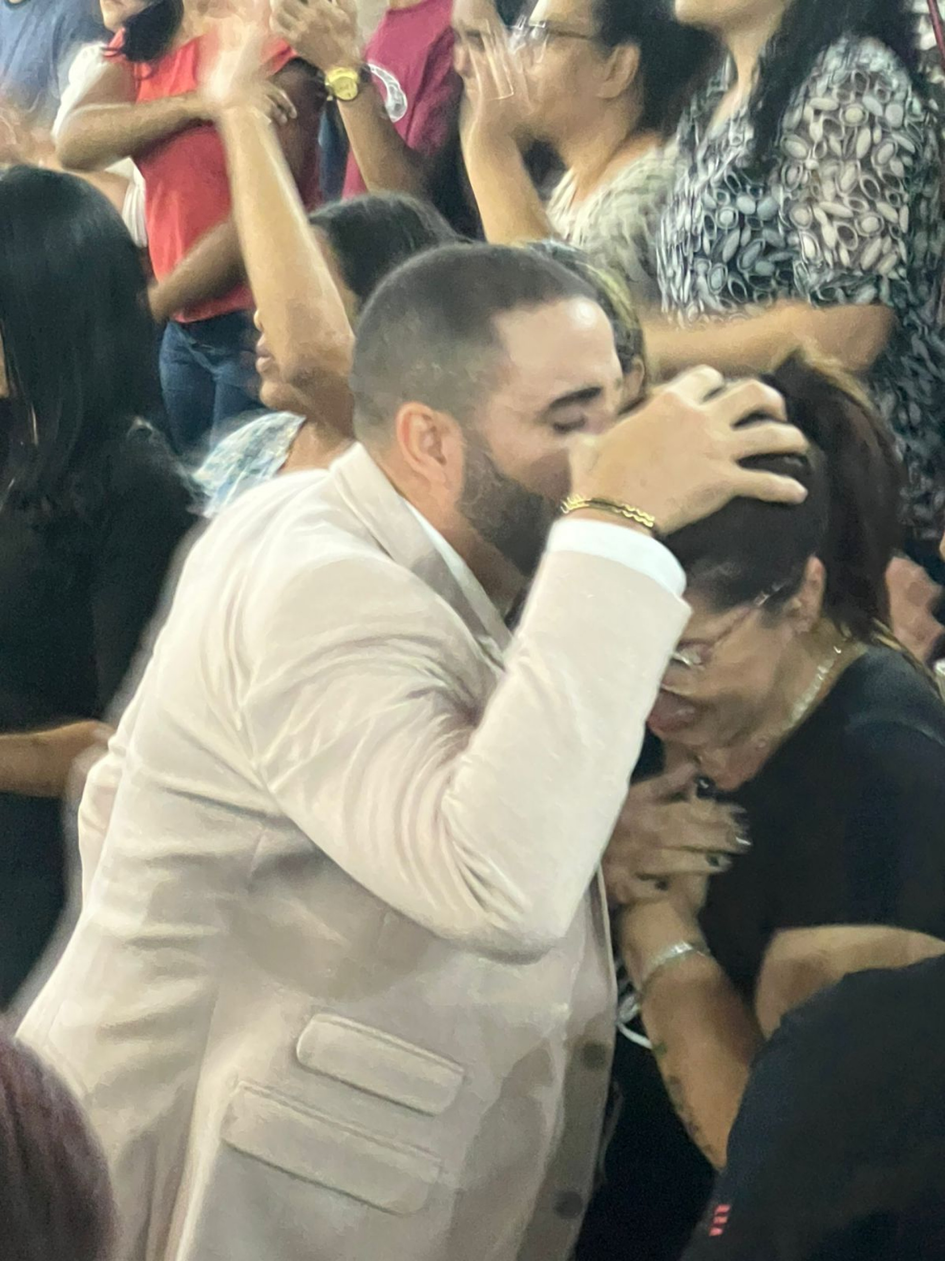 Vigília com pastor Leonardo Sale que parou a noite em São Paulo - Fotos: Alexandre Picchetto