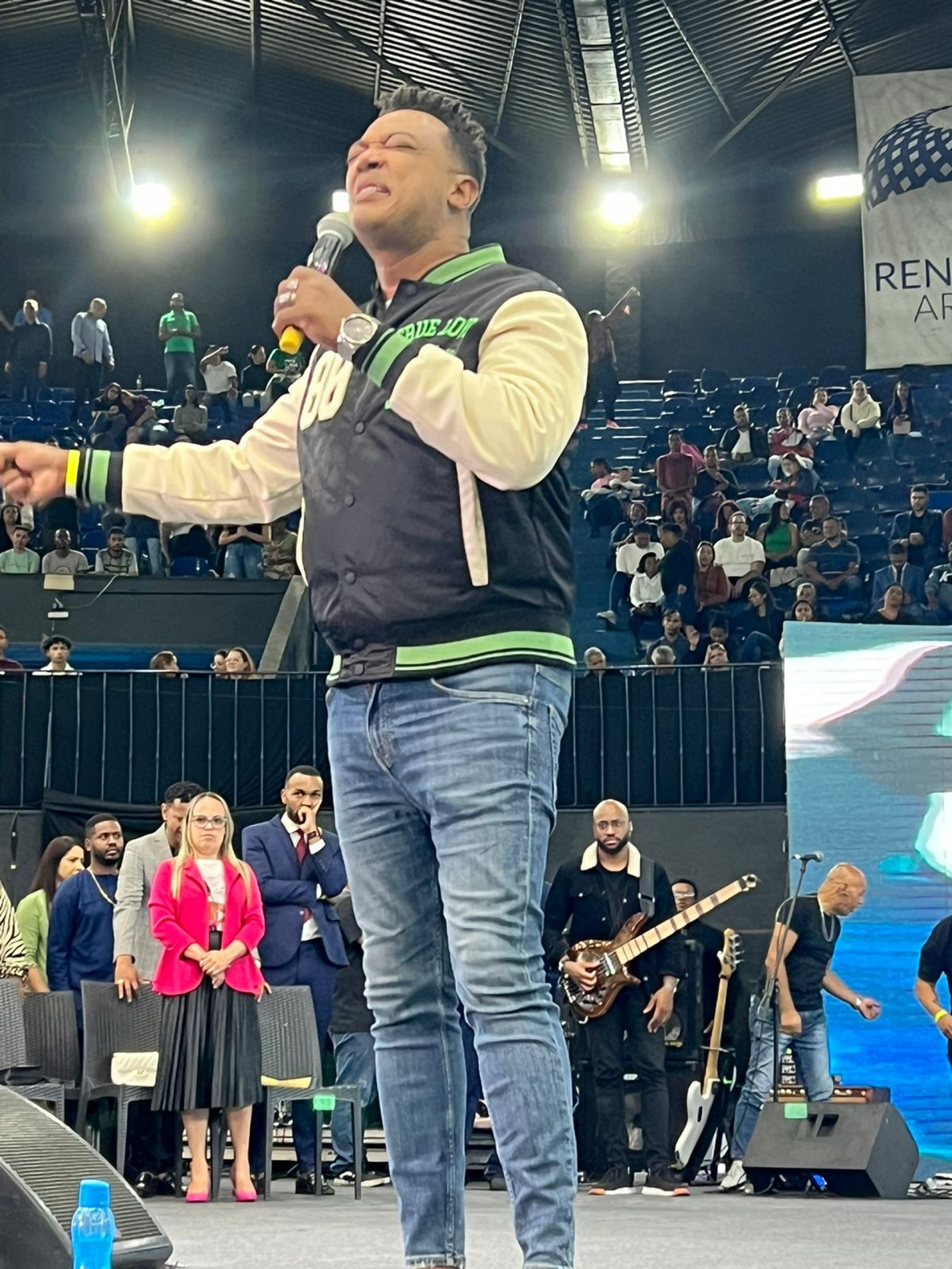 Vigília com pastor Leonardo Sale que parou a noite em São Paulo - Fotos: Alexandre Picchetto