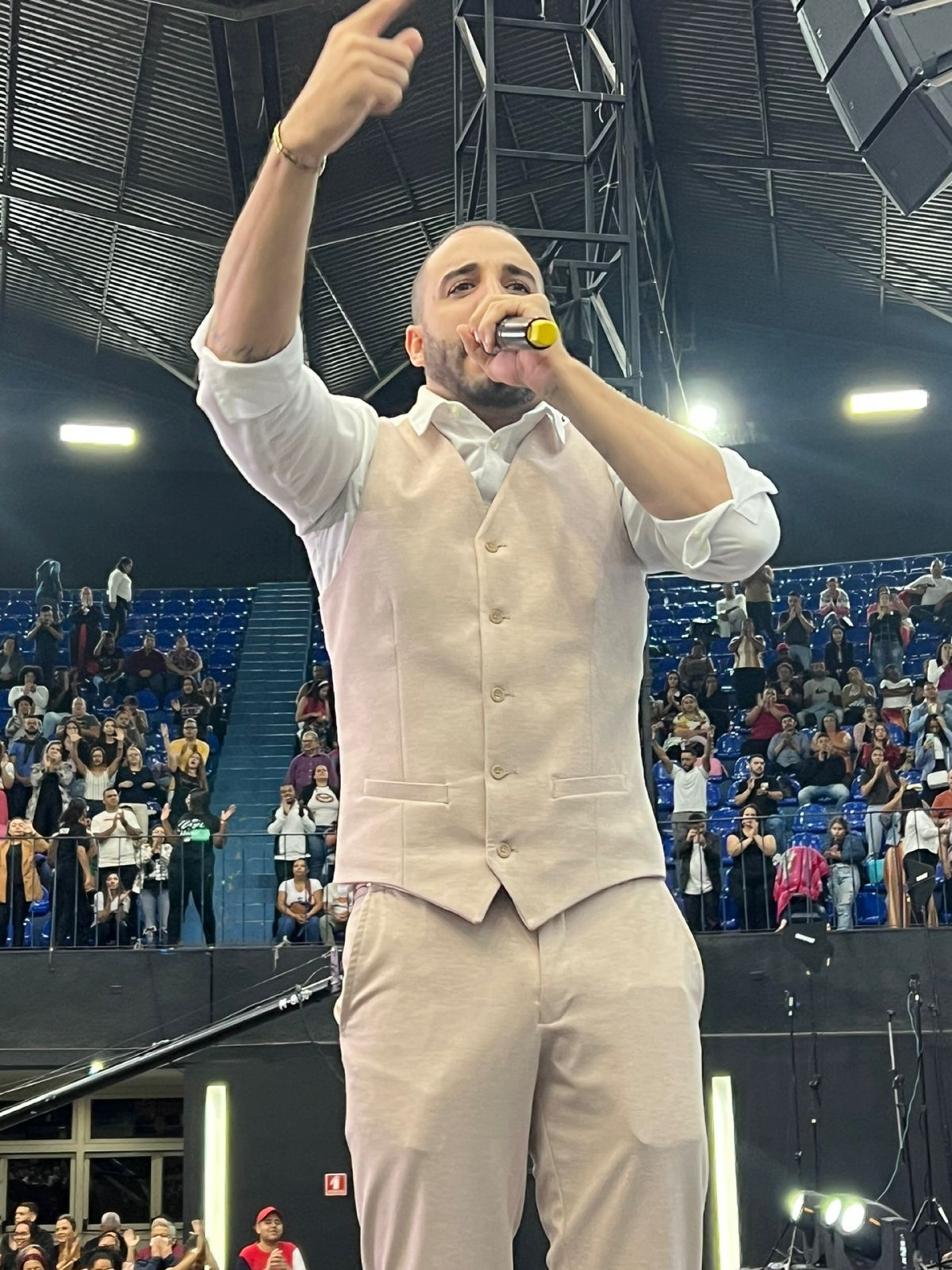 Vigília com pastor Leonardo Sale que parou a noite em São Paulo - Fotos: Alexandre Picchetto