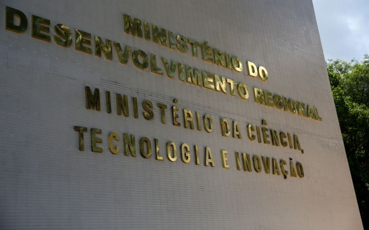 Fachada do minist&eacute;rio do Desenvolvimento Regional e Ci&ecirc;ncia, Tecnologia e Inova&ccedil;&atilde;o