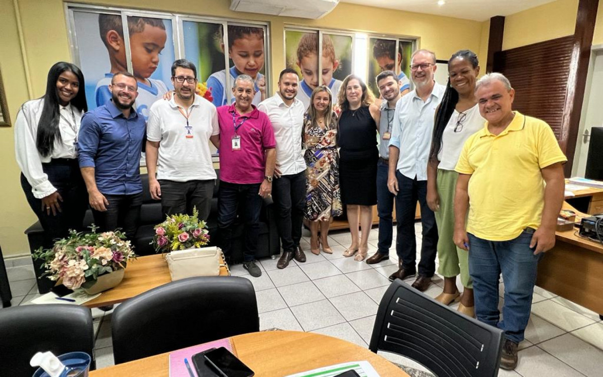 Secretaria de Educa&ccedil;&atilde;o de Duque de Caxias se re&uacute;ne com representantes da Enel e da Light para agilizar processo de instala&ccedil;&atilde;o de aparelhos de ar-condicionado - Divulga&ccedil;&atilde;o