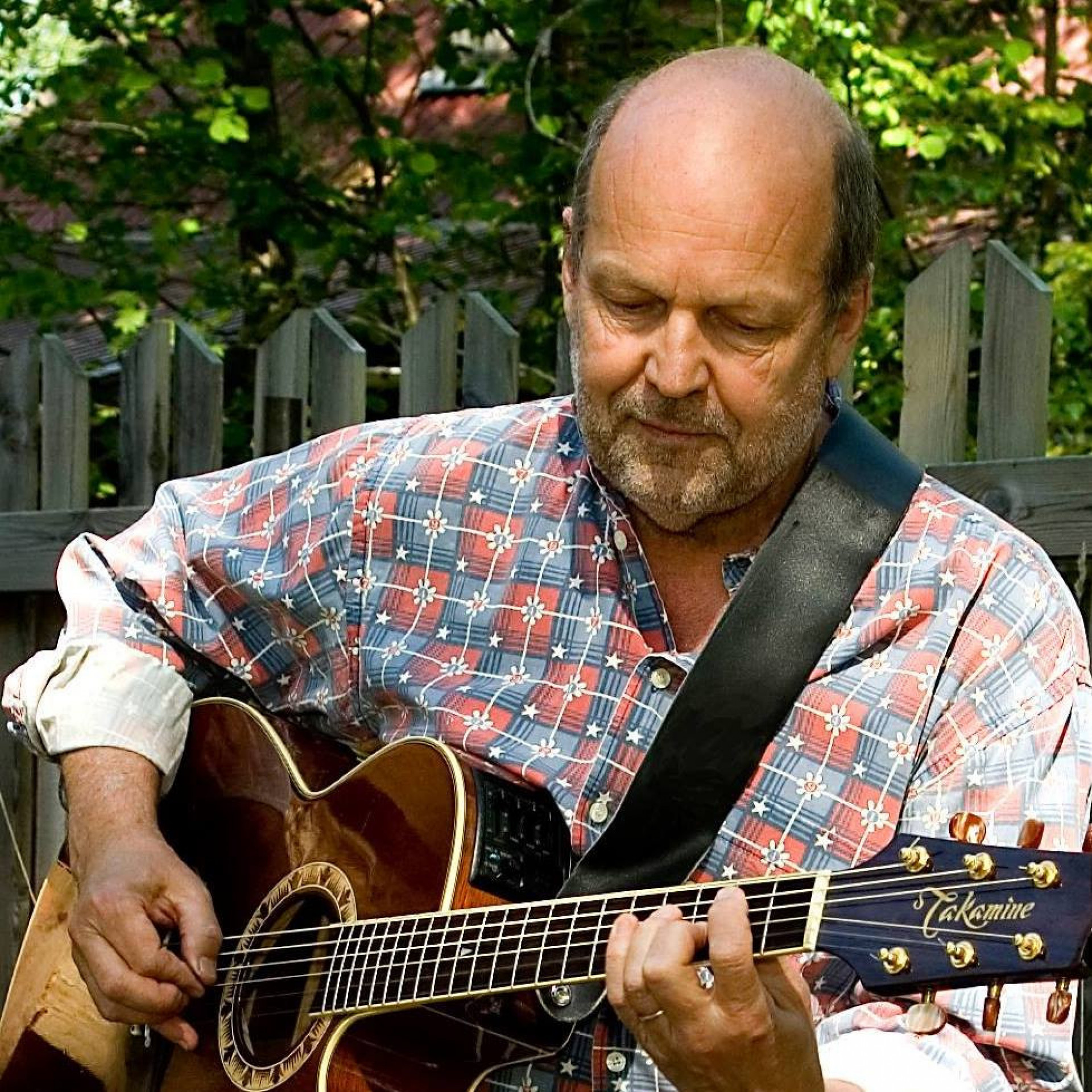 Lasse Wellander, guitarrista do ABBA, morre aos 70 anos vítima de câncer