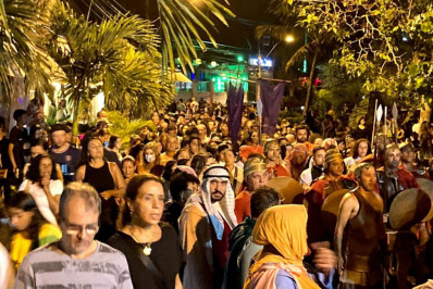 Centenas de fiéis acompanharam a Paixão de Cristo em Búzios na Sexta-feira Santa consagrando a encenação como a melhor da Região dos Lagos