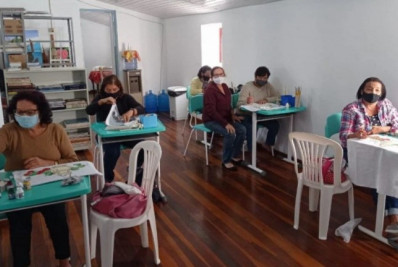 Saquarema realiza workshop de pintura em tecido para os moradores