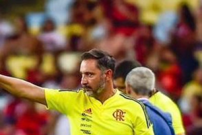 Caiu! Torcedores comemoram demissão de Vítor Pereira do Flamengo