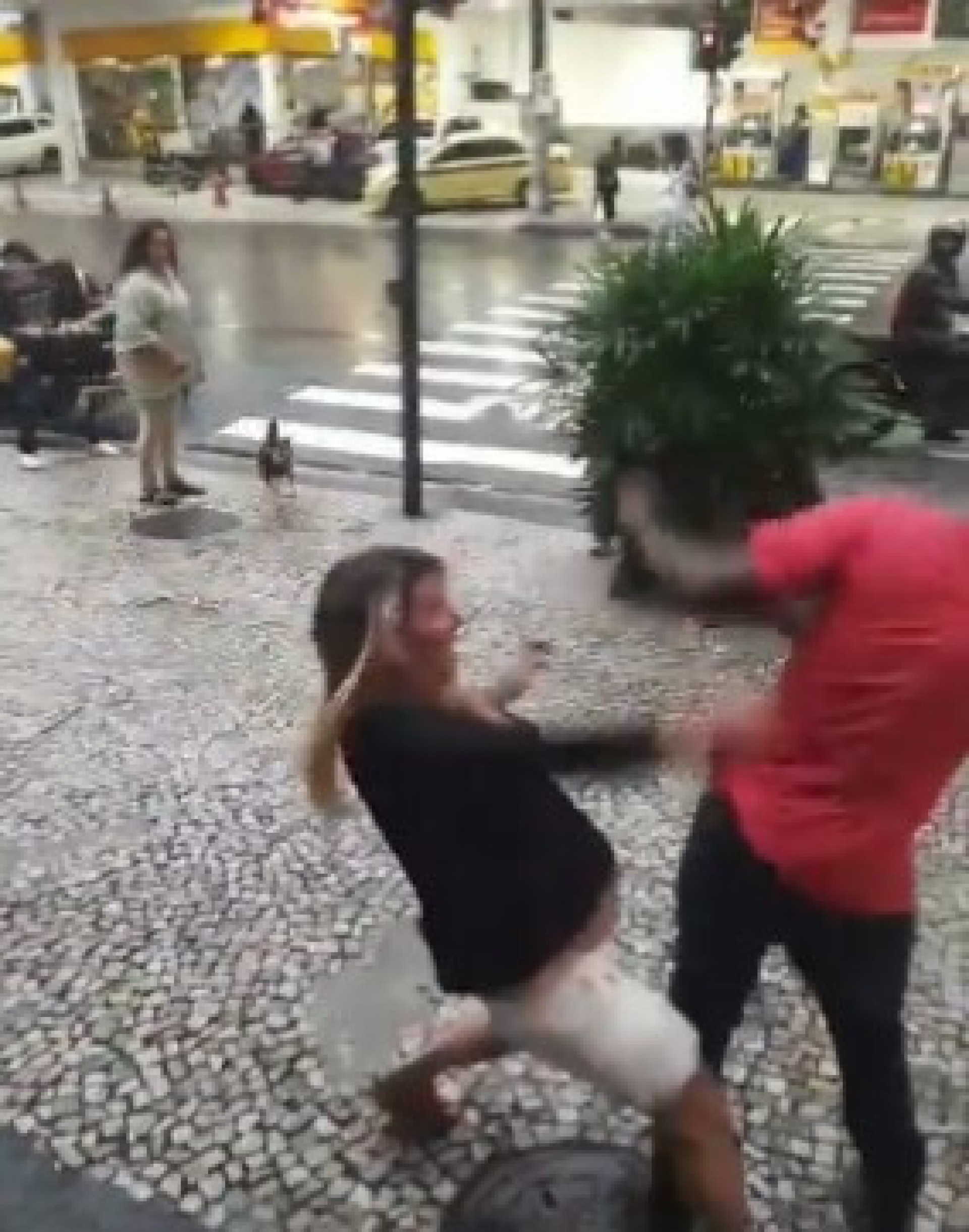 Mulher agride entregador de delivery em São Conrado - Reprodução/Redes Sociais