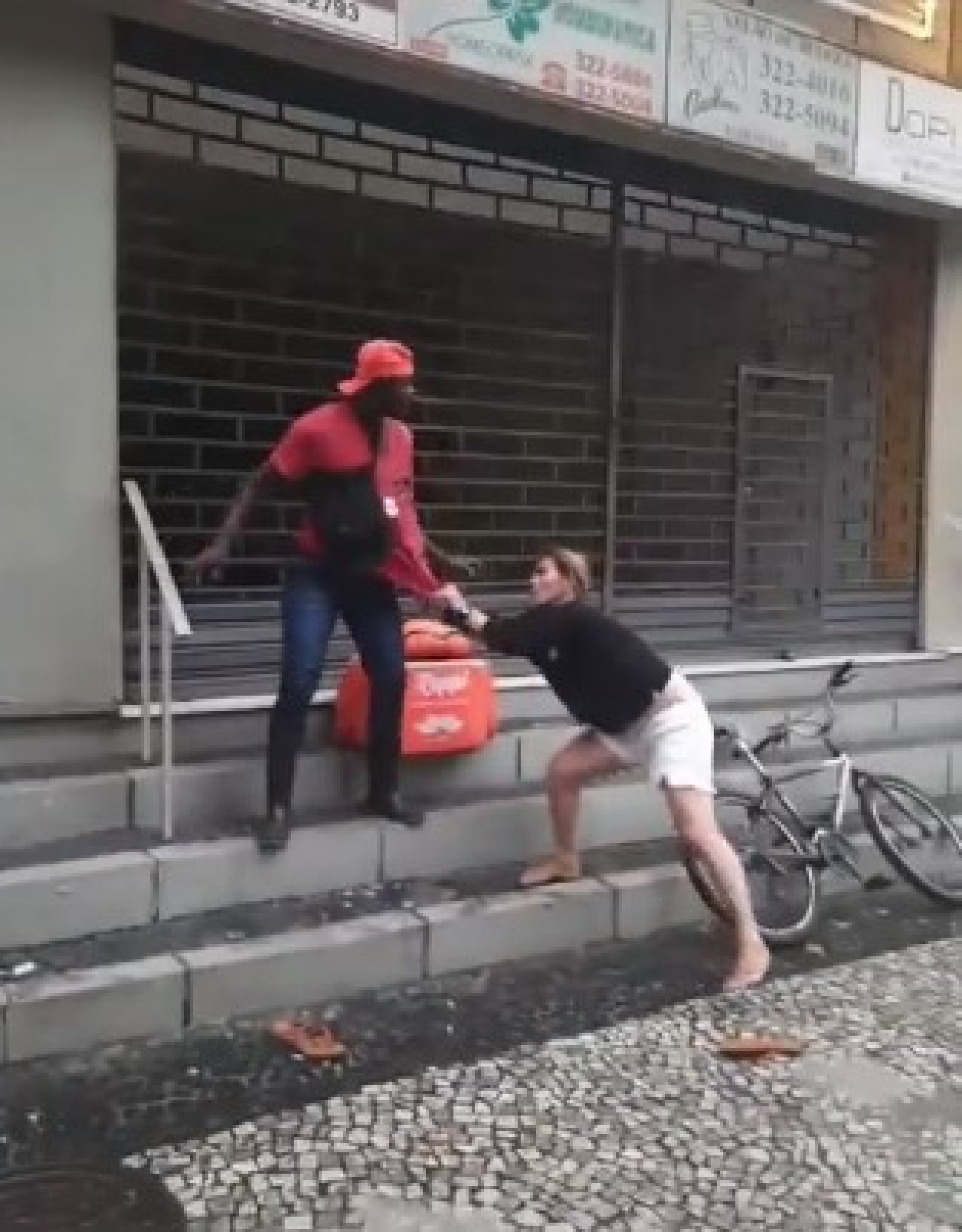 Mulher agride entregador de delivery em São Conrado - Reprodução/Redes Sociais