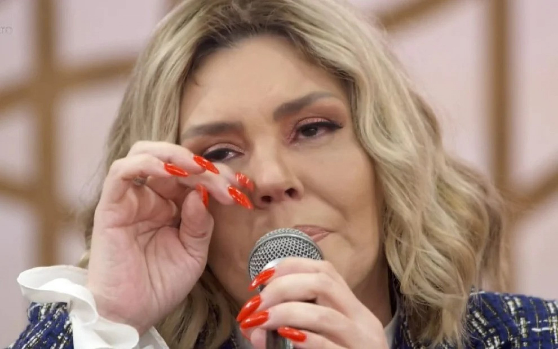 Simony se emociona ao falar sobre a luta contra o câncer - Reprodução