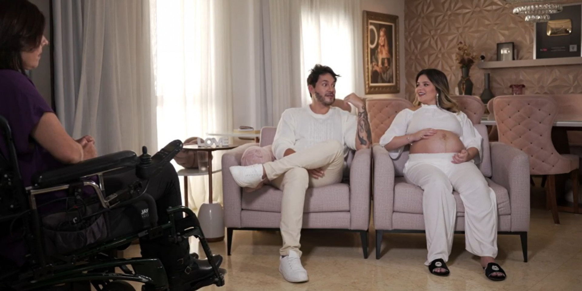 Viih Tube e Eliezer conversam com a jornalista Flávia Cintra, no 'Fantástico' - Reprodução / Internet