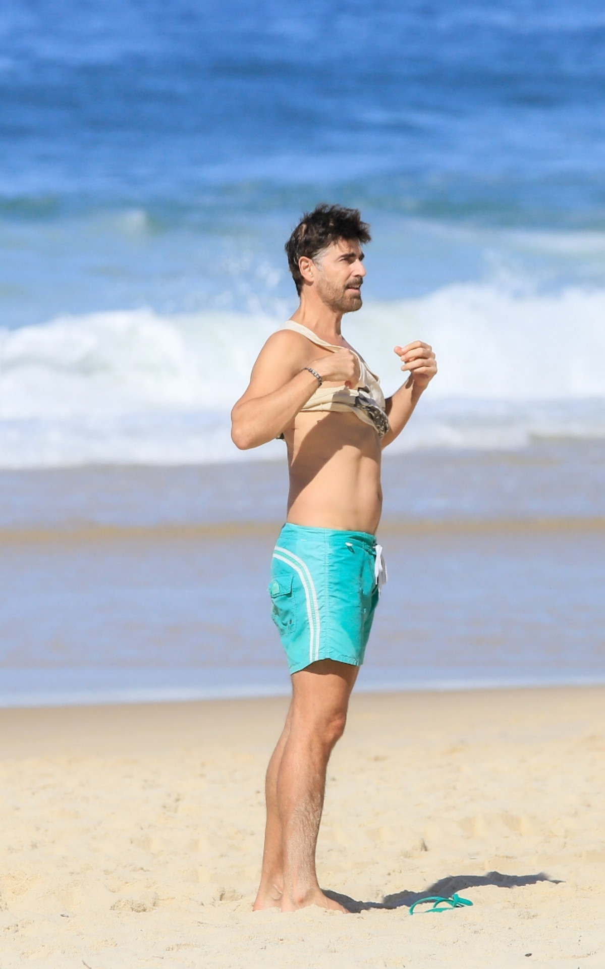 Reynaldo Gianecchini curte dia de praia no Leblon, na Zona Sul do Rio, na manh&atilde; desta ter&ccedil;a-feira