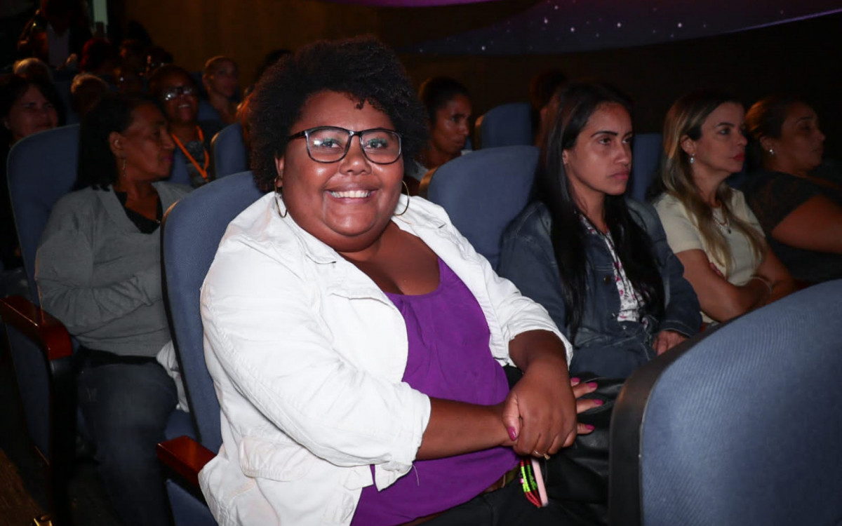 A assistente social Cristiane Oliveira frisou que &eacute; fundamental compartilhar hist&oacute;rias onde o preconceito e adversidades foram superados