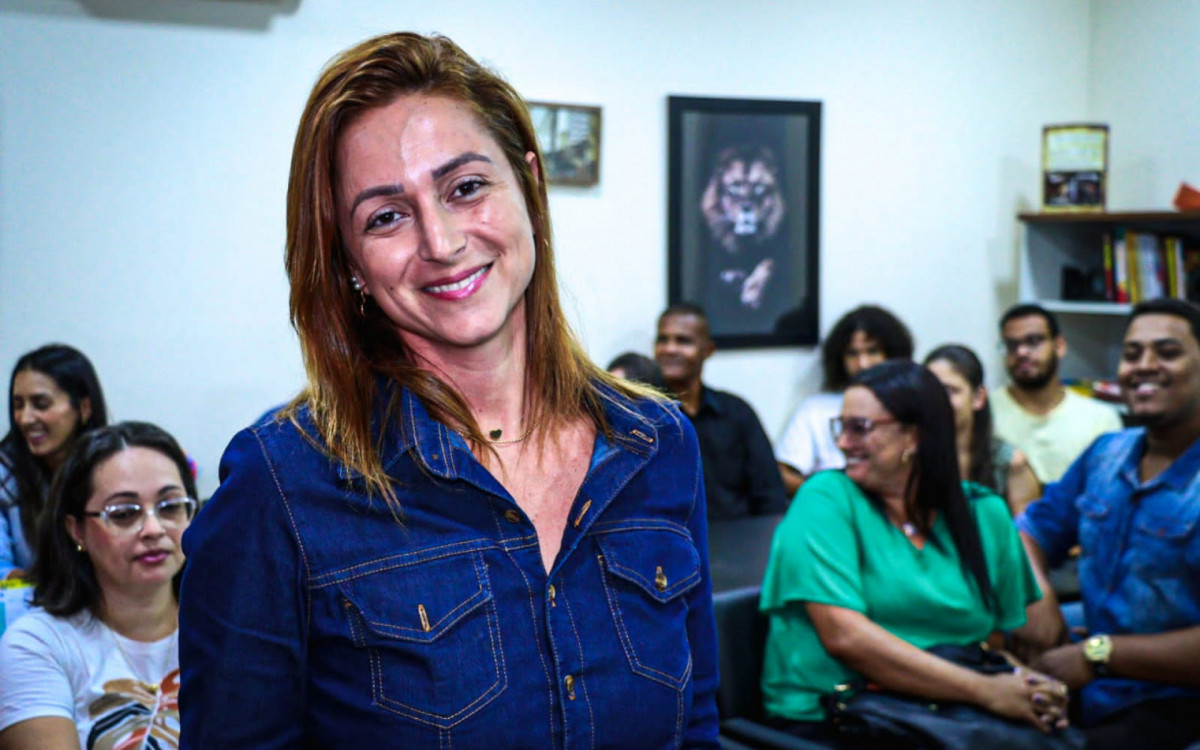 A psic&oacute;loga Alessandra Zaniboni, destacou que o papel dos profissionais nas unidades de ensino ser&aacute; fundamental para contribuir com o desenvolvimento dos alunos

