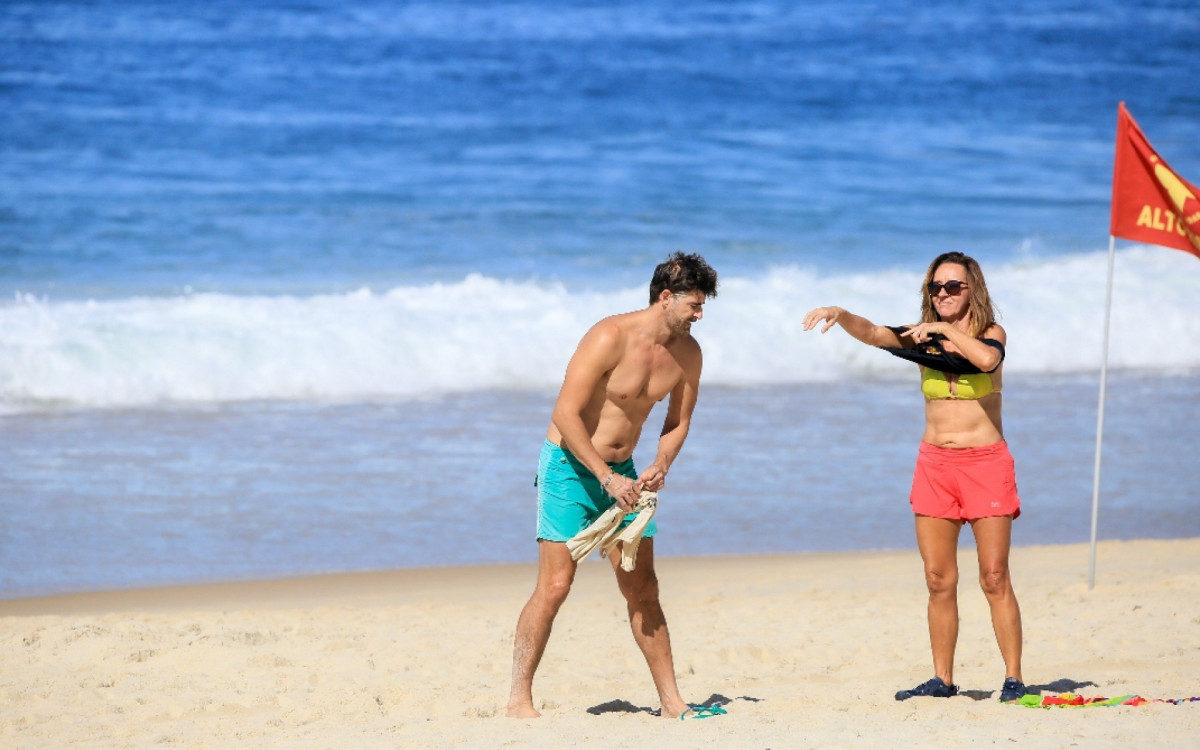 Reynaldo Gianecchini curte dia de praia no Leblon, na Zona Sul do Rio, na manh&atilde; desta ter&ccedil;a-feira