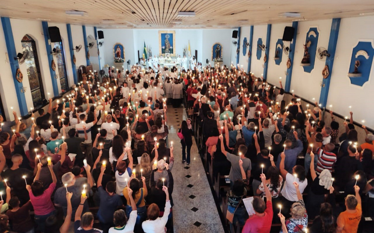 Fiéis lotam a Paróquia Nossa Senhora da Ajuda, em Guapimirim, para celebrar a Paixão de Cristo - PNS Ajuda Guapimirim - Redes Sociais