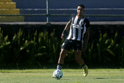 Botafogo renova contrato de joia das categorias de base