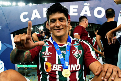 Com cinco gols em finais contra o Flamengo, Cano se consolida como novo carrasco do rival