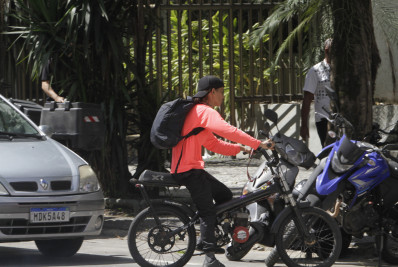 Entregadora agredida por ex-atleta de vôlei ganha vaquinha virtual para comprar casa