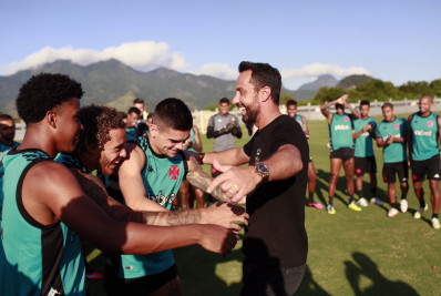 Vídeo: assista à despedida de Nenê do Vasco