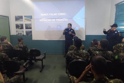 GMBM realiza palestra de educação no trânsito no Tiro de Guerra
