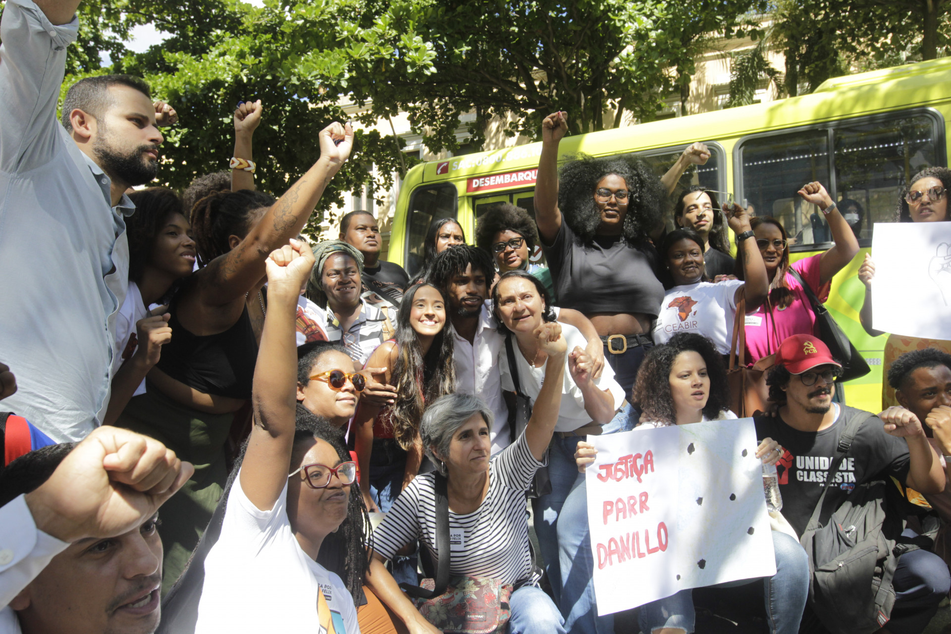 Caso de um homem negro que está sendo acusado injustamente de ter cometido um crime. Grupo faz manifestação no fórum de Niterói. - Reginaldo Pimenta / Agencia O Dia