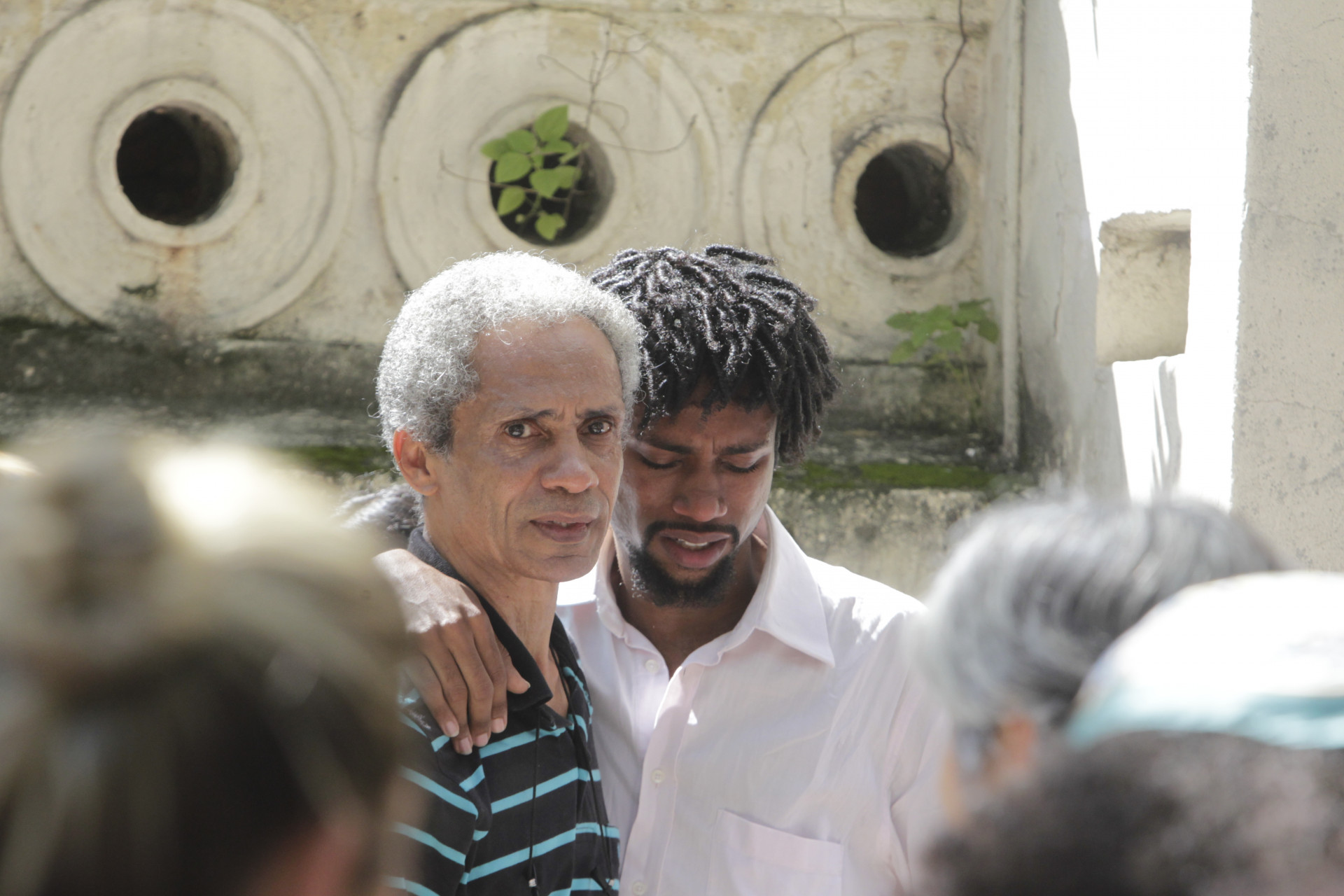 Caso de um homem negro que está sendo acusado injustamente de ter cometido um crime. Grupo faz manifestação no fórum de Niterói. Na foto, ao centro, de blusa branca, Danillo Félix.  - Reginaldo Pimenta / Agencia O Dia