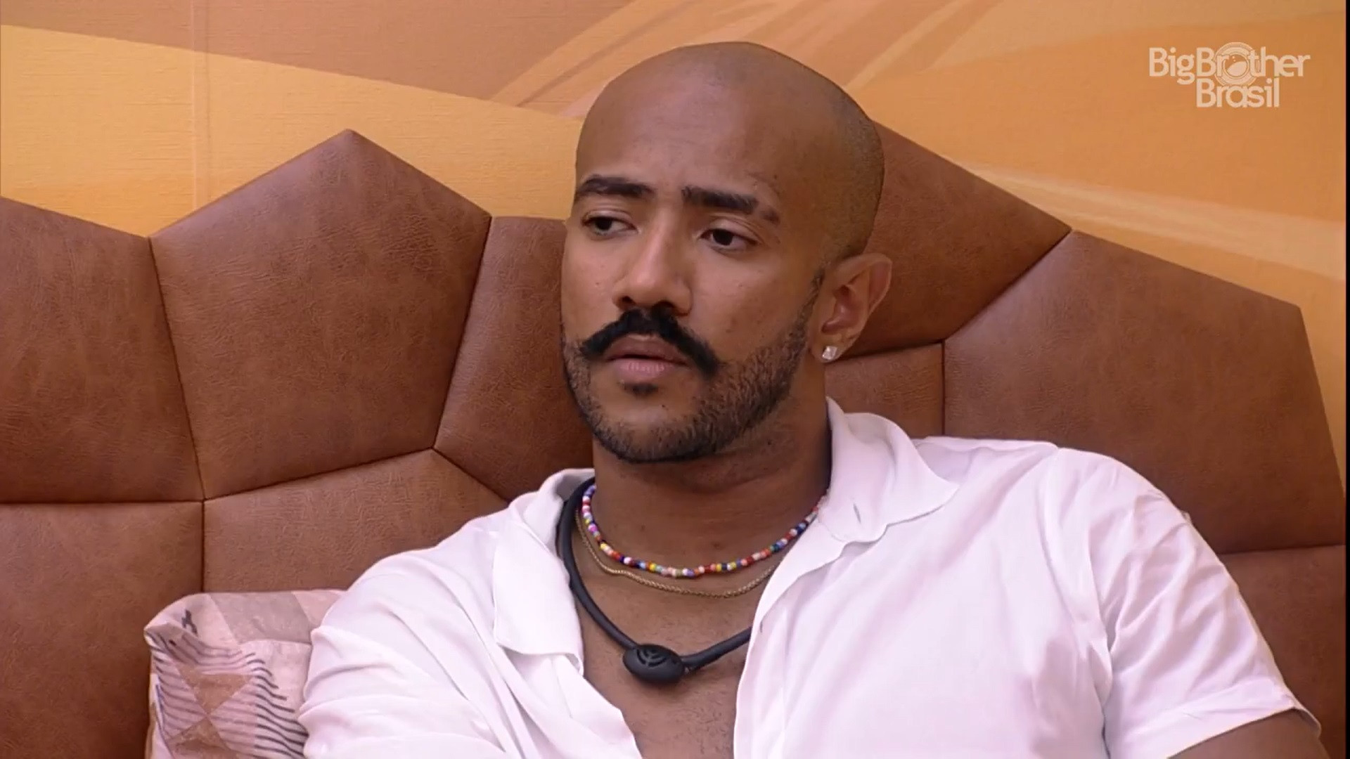 Ricardo conversa com Amanda no quarto deserto - Reprodução de vídeo / TV Globo