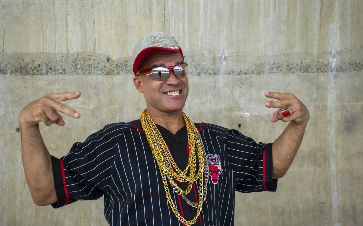 MC Prego &eacute; convidado e brinca com a plateia