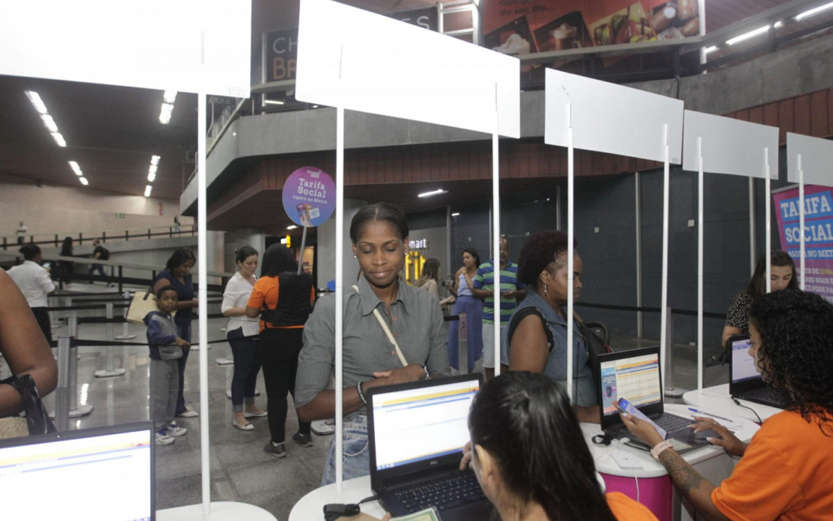 A cabeleireira Ana Carolina Pereira, 33 anos, explicou que costuma pegar o transporte todos os dias - Reginaldo Pimenta/Agência O DIA