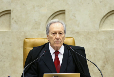 Um dia após aposentadoria, Lewandowski reativa carteira da OAB