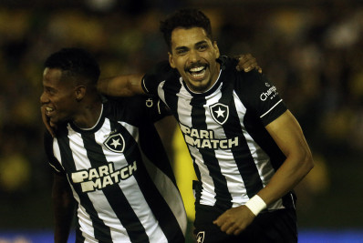 Botafogo vence o Ypiranga-RS e abre boa vantagem na Copa do Brasil
