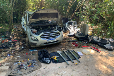 Quadrilha especializada em roubo de veículos é presa pela PM em depósito clandestino