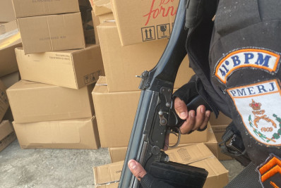 PM apreende parte de carga roubada levada para comunidade na Zona Norte